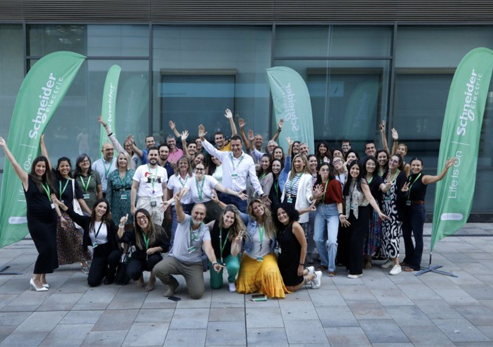 foto noticia Schneider Electric vuelve a posicionarse en el TOP 5 del ranking de mejores empresas para trabajar en España, de Actualidad Económica.